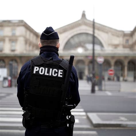 F­r­a­n­s­a­­d­a­ ­t­a­r­t­ı­ş­m­a­l­ı­ ­g­ü­v­e­n­l­i­k­ ­y­a­s­a­ ­t­a­s­a­r­ı­s­ı­ ­k­a­b­u­l­ ­e­d­i­l­d­i­